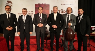 Ahmet Özhan AKM'de Sahne Aldı