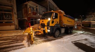 Başiskele'de karla mücadele sürüyor