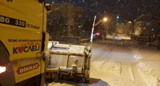 Büyükşehirin 650 personeli karla mücadelede görev yapıyor