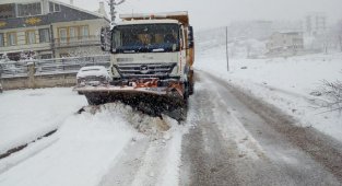 Derince'de yol açma çalışmaları sürüyor