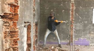 Gündüz inşatta, akşam spor salonunda ter döküyor