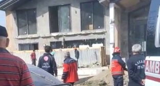 İnşaat Halindeki Evin Balkonu Çöktü: 4 Yaralı