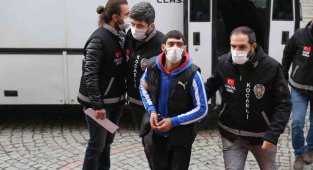 Komşularını öldüren 5 kişilik aileye 12 yıl 6 ay hapis