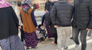 Kontrolden Çıkan Otomobil Bariyerlere Çarptı: 2 Yaralı