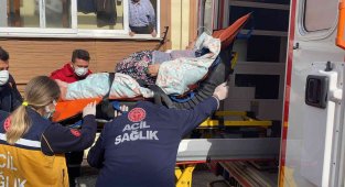 Obez hasta itfaiyenin yardımıyla hastaneye sevk edildi