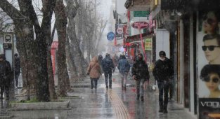 Sakarya'da kar yağışı etkili oluyor