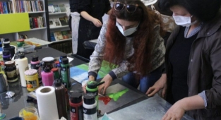 SAÜ Kütüphanede Öğrencilere Cam Baskı Eğitimi