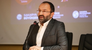 Taha Kılınç Gençlere İslam Dünyası’nın Dününü ve Bugününü Anlattı