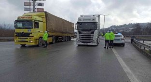 TEM Otoyolu Düzce kesiminde tırların geçişine izin verilmiyor