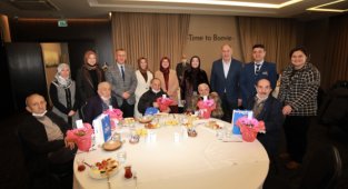 Yaşlılar Baş Tacımızdır