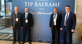 Yılın Doktoru ve Sağlık Çalışanı Ödülünü Aldı