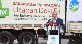 Başkan Yüce Yardım Tırlarını Demokrasi Meydanı’ndan Uğurladı