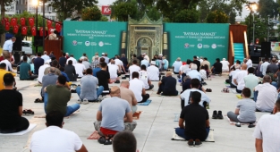 Bayram Namazı Demokrasi Meydanı’nda Kılınacak