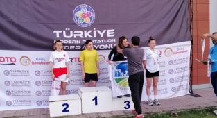 Büyükşehir'in Sporcusu Ankara'da Rüzgar Estirdi