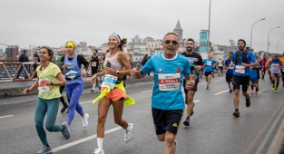 Büyükşehir'in Sporcusu İstanbul Maratonu'nda İpi Göğüsledi