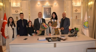 Hendek Belediyesi’nin Başkanlık Koltuğu Cemre Ve Kayra’nın