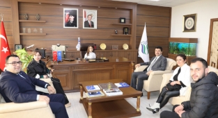 Rektör Sarıbıyık 23 Nisan'da Koltuğunu Ela Akova'ya Devretti