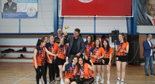 Şampiyon Öğrenciler Kupalarını Başkan Soykan’dan Aldı