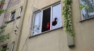 Uyuşturucu Bağımlısı Genç Evi Kırıp Döktü