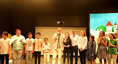 Adapazarı'nda Tiyatro Festivali Heyecanı Yaşandı