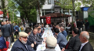 Ferizli’de Bayramlaşma Geniş Katılımla Gerçekleştirildi