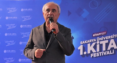 Nurullah Genç SAÜFEST’te Öğrencilerle Bir Araya Geldi