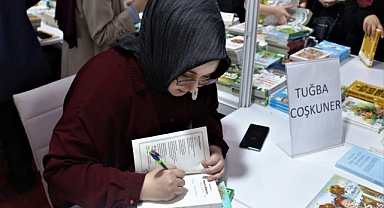 SAÜFEST'e Yazar Tuğba Coşkuner Konuk Oldu