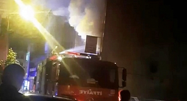 Serdivan'da Yangın: 2 Kişi Dumandan Etkilendi