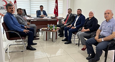 Başkan Bürtek ve Teşkilatı Kızılay'ı Ziyaret Etti