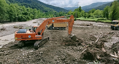 Büyükşehir Afet Bölgesinde Çalışmalarını Sürdürüyor