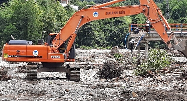 Büyükşehir Ekipleri Bartın’da Selin İzlerini Temizliyor