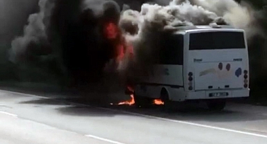 D-100'de Korkutan Olay: Servis Aracı Alev Alev Yandı