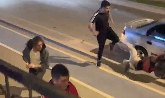 Gençlerin Tekme Tokat Sokak Kavgası Kamerada