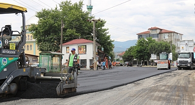 Geyve Umurbey Caddesi'nde Asfalt Serimi Başladı