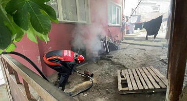 Kaynarca'da Korkutan Yangın: Bodrum Katı Alev Aldı