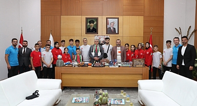 Kudüslü Sporcular Başkan Yüce'yi Ziyaret Etti
