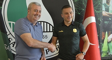 Nalepa Yeşil Siyahlı Formayı Giydi