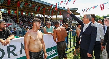 Başkan Yüce Akbalık Yağlı Güreşleri'nde