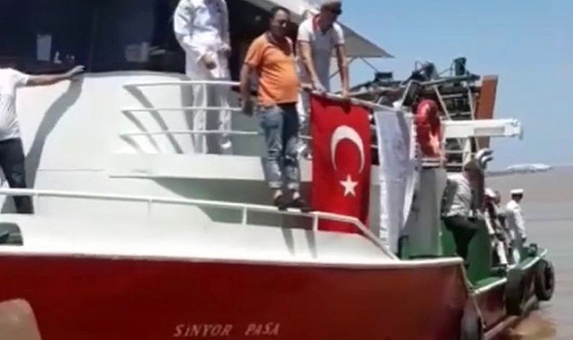 Kabotaj Bayramı Kutlamasında Yürekler Ağza Geldi: Tekne Restorana Çarptı