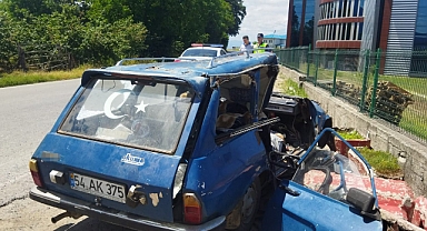 Otomobil Tıra Çarptı: 2 Yaralı