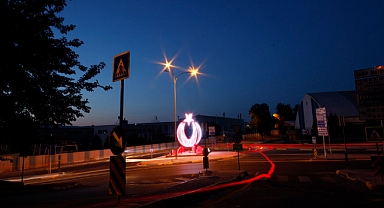 Sakarya Köprülü Kavşağı'na Ay Yıldızlı Dokunuş