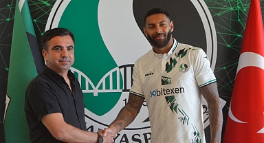 Sakaryaspor İngiliz Futbolcuyla 2 Yıllık Sözleşme İmzaladı