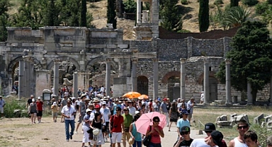 Türkiye'ye İlk 6 Ayda 16,3 Milyon Yabancı Geldi