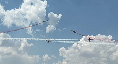 Büyük Zafer'in 100. Yılında Türk Yıldızları Gösterileriyle Nefesleri Kesti