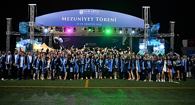 Eğitim Fakültesi Yeni Mezunlarını Verdi