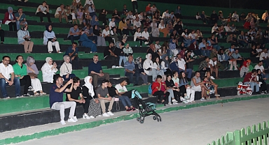 Millet Bahçesi’nde Kahkaha Dolu Gece