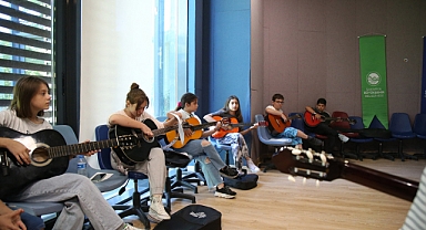 Çocuklar Gitar Kursuna Yoğun İlgi Gösteriyor