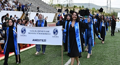 Sağlık Bilimleri Fakültesi ve Sağlık Hizmetleri Meslek Yüksekokulu Mezunlarını Verdi