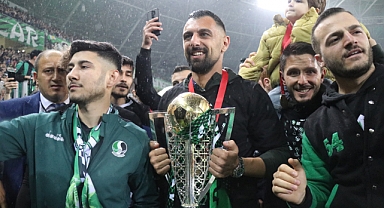 Sakaryaspor 9 Futbolcuyu Renklerine Bağladı
