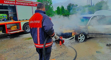 Seyir Halindeki Otomobil Alev Aldı